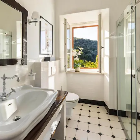 Holiday home Beautiful In With Jacuzzi