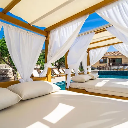 Beautiful In With Jacuzzi Gruda